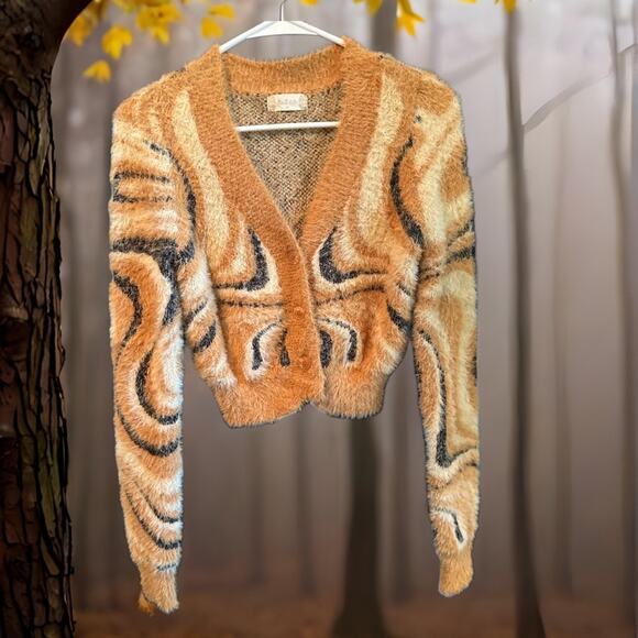 Altar'd State NW0T Fuzzy Cropped Cardigan, featuring a brown multicolor swirl M - Picture 5 of 7